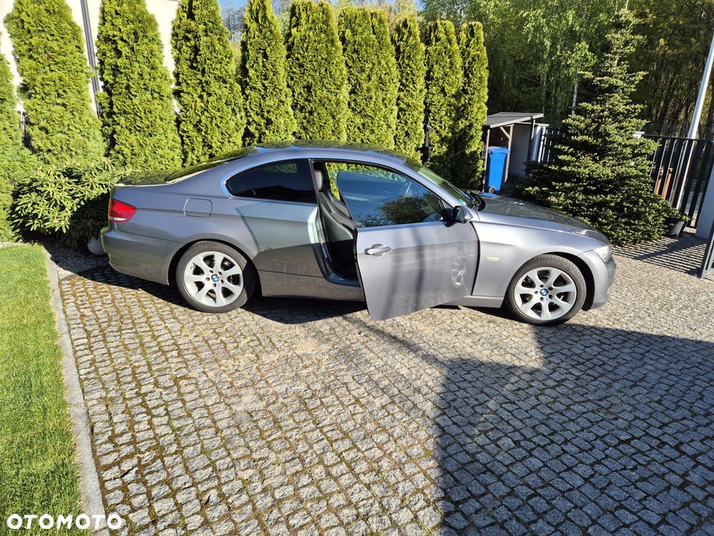BMW Seria 3 325i M Sport Edition - 1
