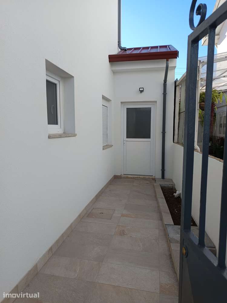 Moradia T3 Isolada com Jardim e Garagem - Grande imagem: 3/13