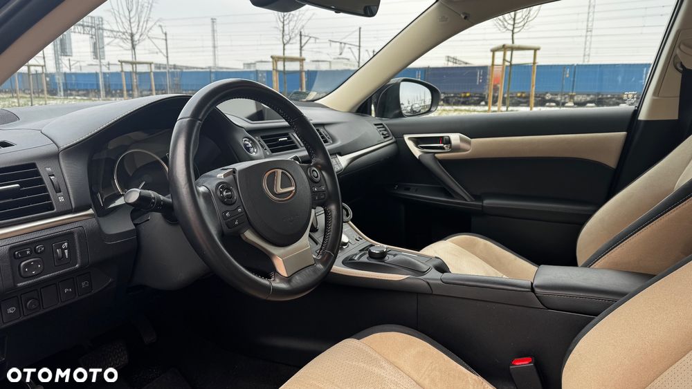Lexus CT - 4