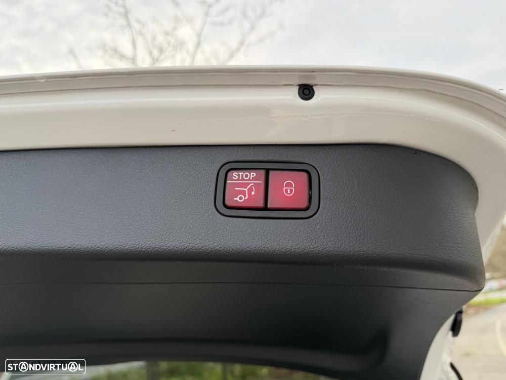 Mercedes-Benz C 300 e T 9G-TRONIC AMG Line - 32