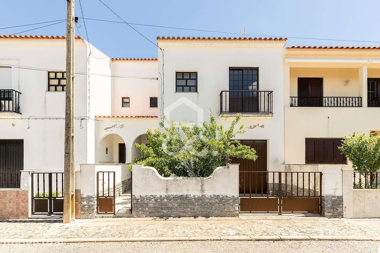 Moradia T3 c/ Quintal e Garagem | Moura, Beja - Grande imagem: 2/39