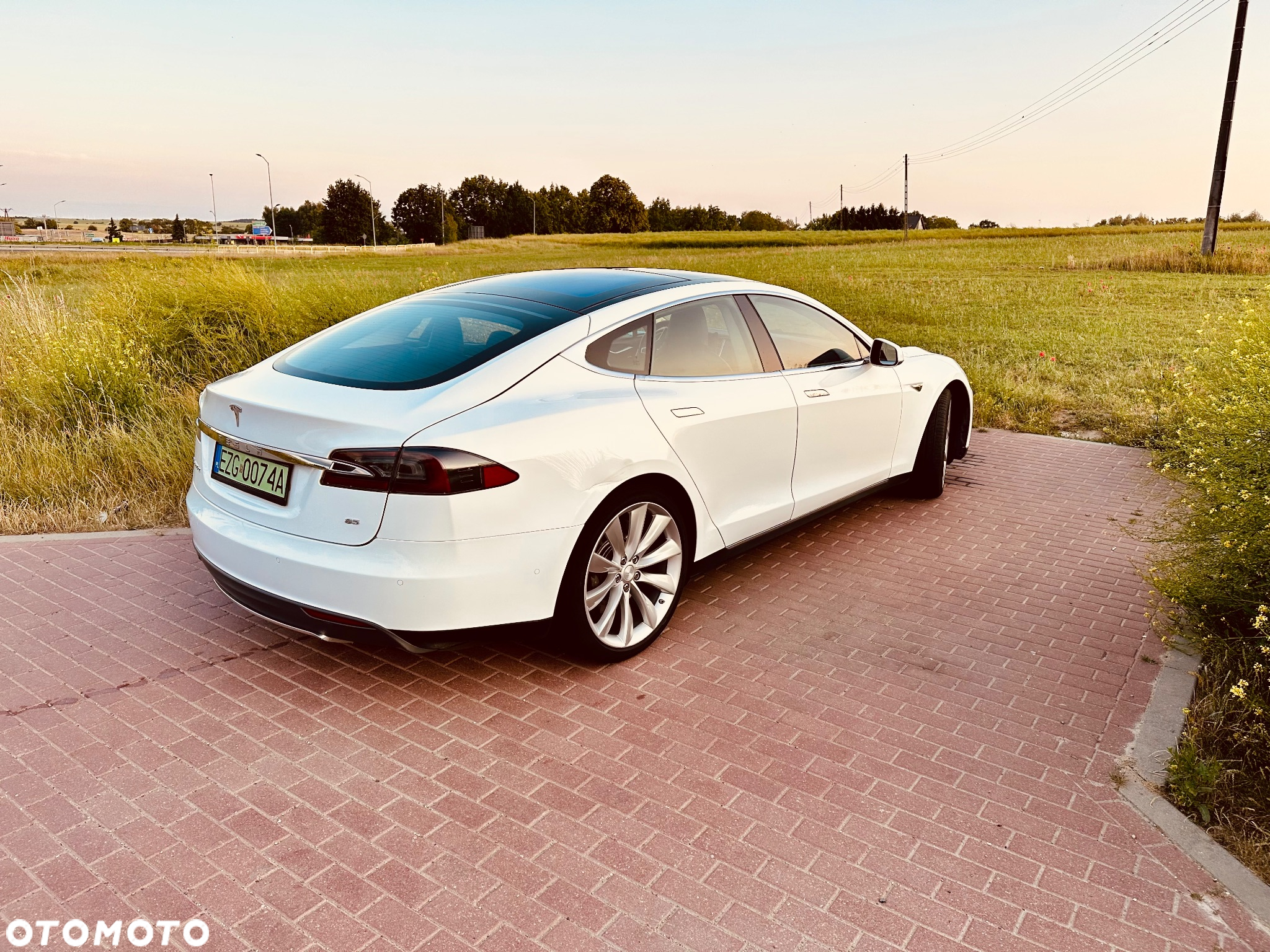 Tesla Model S Standard - 26