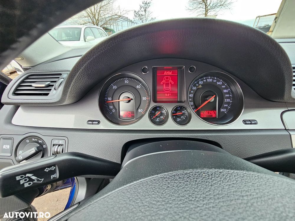 Volkswagen Passat Variant 1.9 TDI DPF BlueMotion - 6