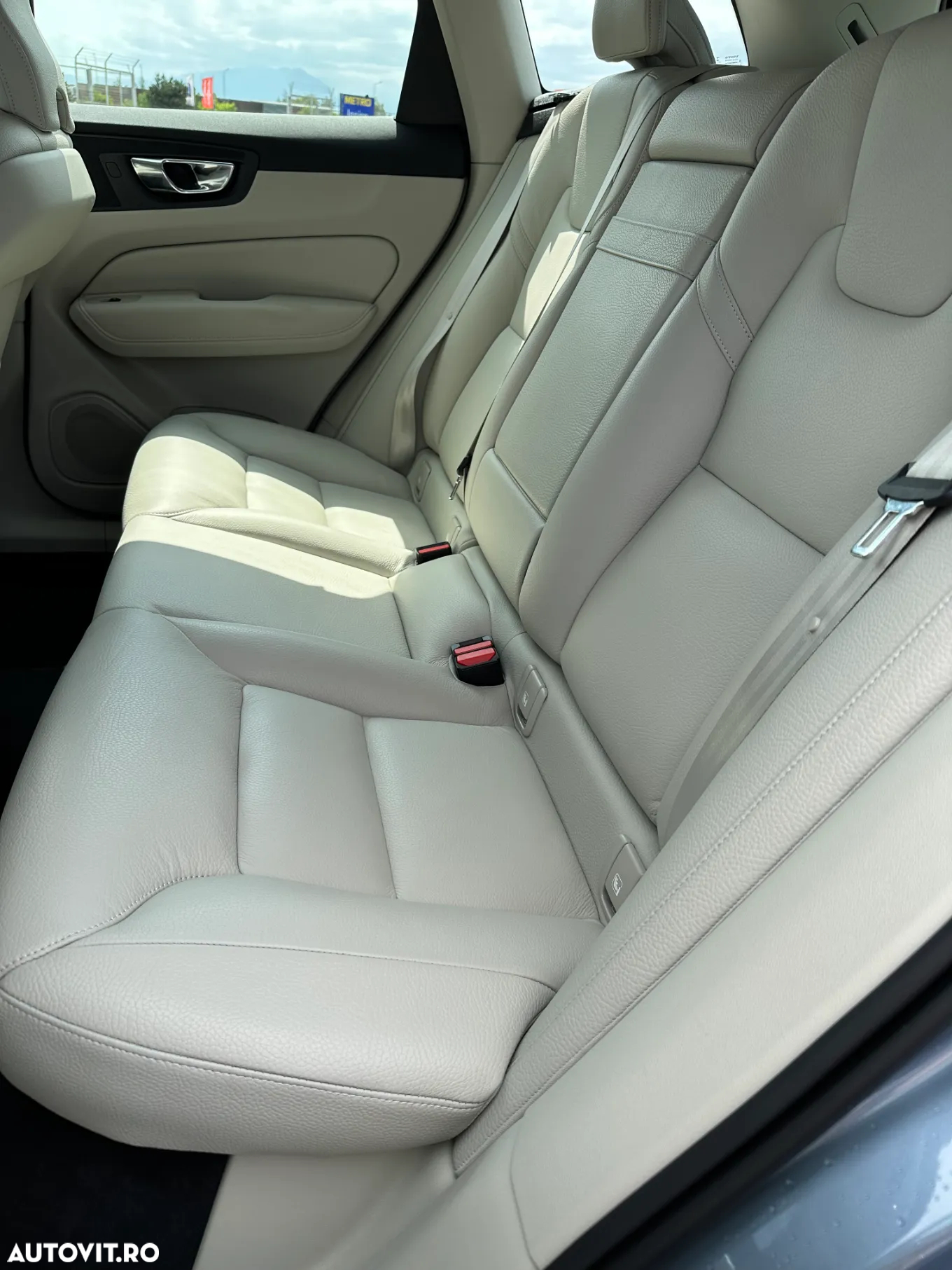 Volvo XC 60 D4 Momentum Pro - 21