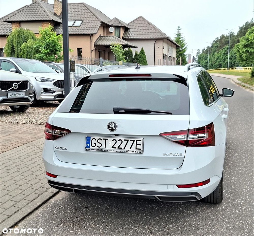 Skoda Superb 2.0 TDI Premium Edition - 10