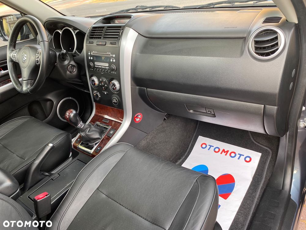 Suzuki Grand Vitara 2.0 Comfort Limited - 13