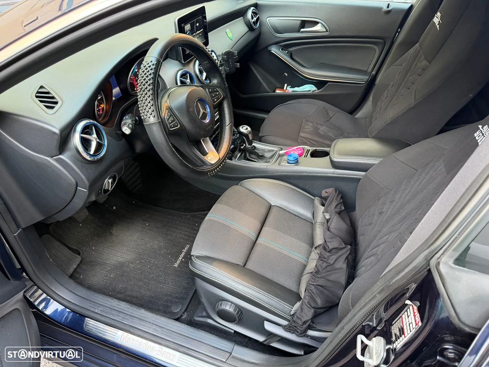 Mercedes-Benz CLA 180 d Shooting Brake Urban - 13