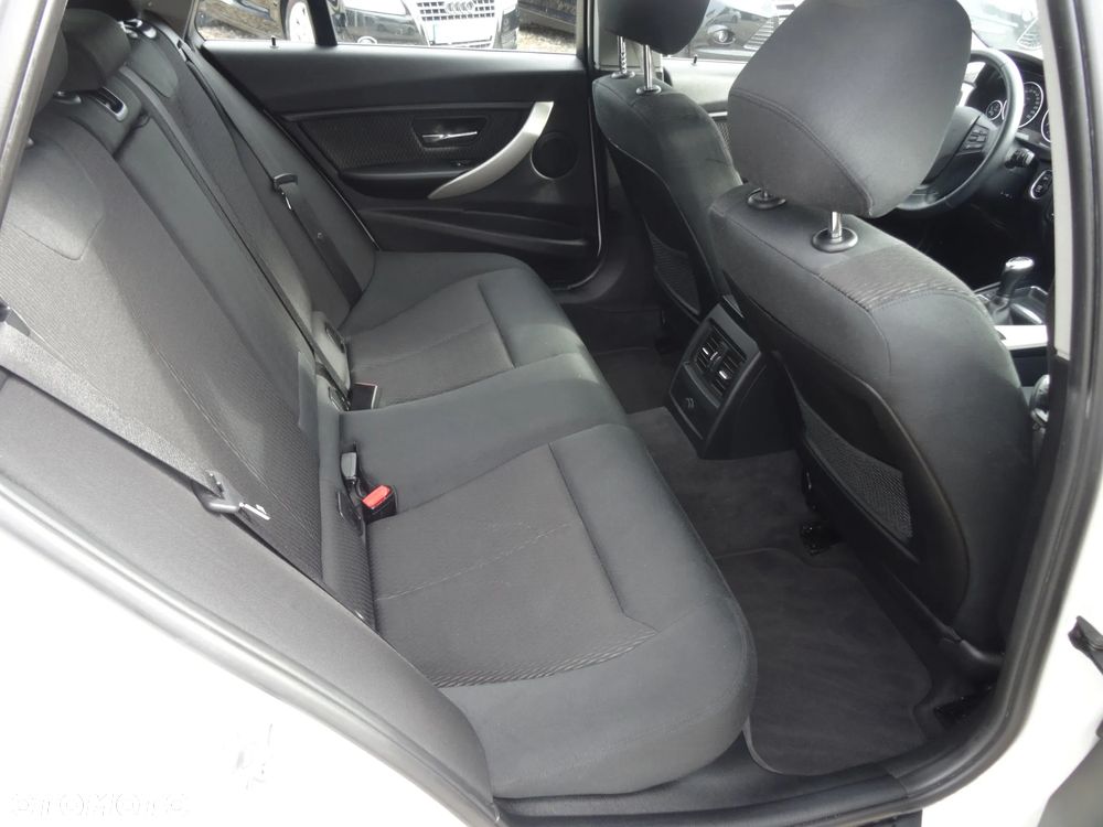 BMW Seria 3 318d - 19