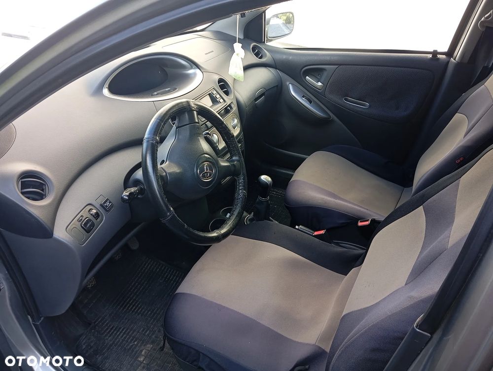 Toyota Yaris 1.0 Base - 4