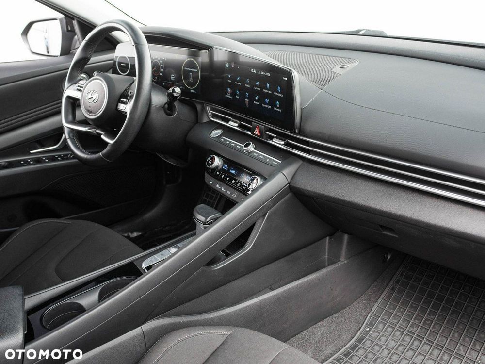 Hyundai Elantra 1.6 Executive CVT - 32