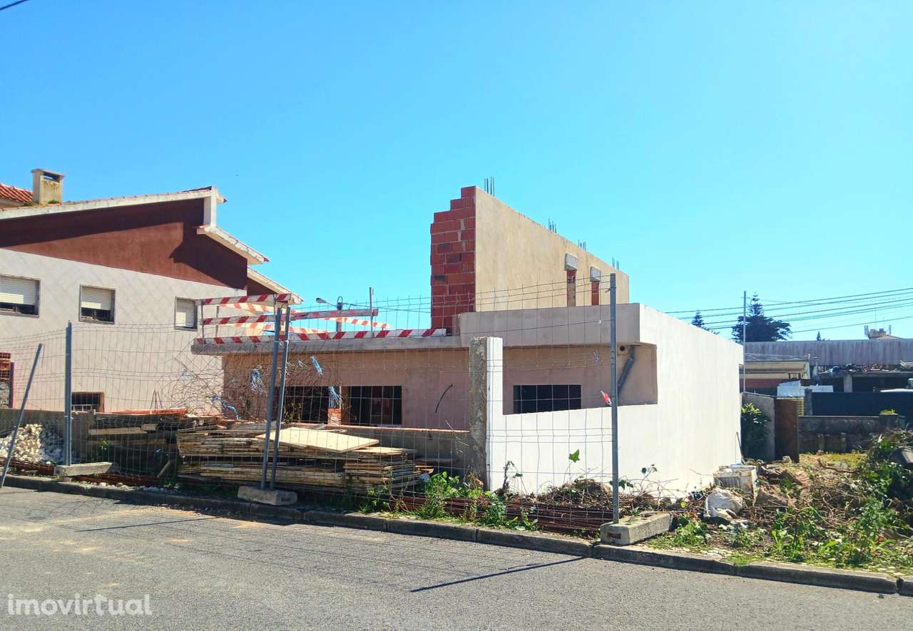 Moradia em Construção com Piscina, Jardim e Garagem em Manique - Grande imagem: 2/9