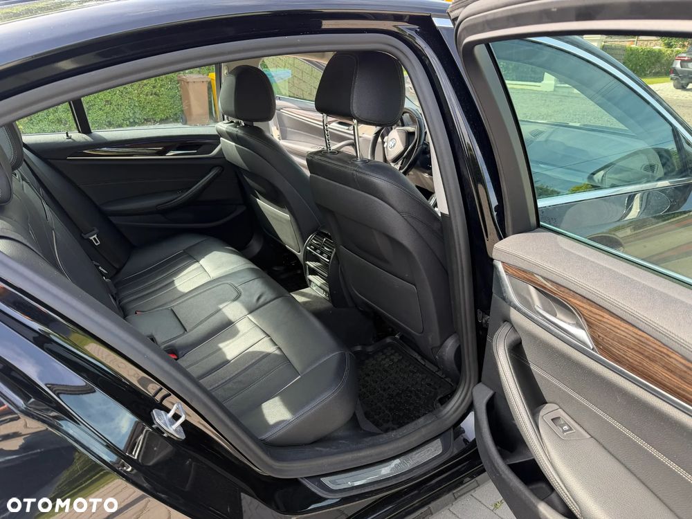 BMW Seria 5 520d xDrive Luxury Line - 11