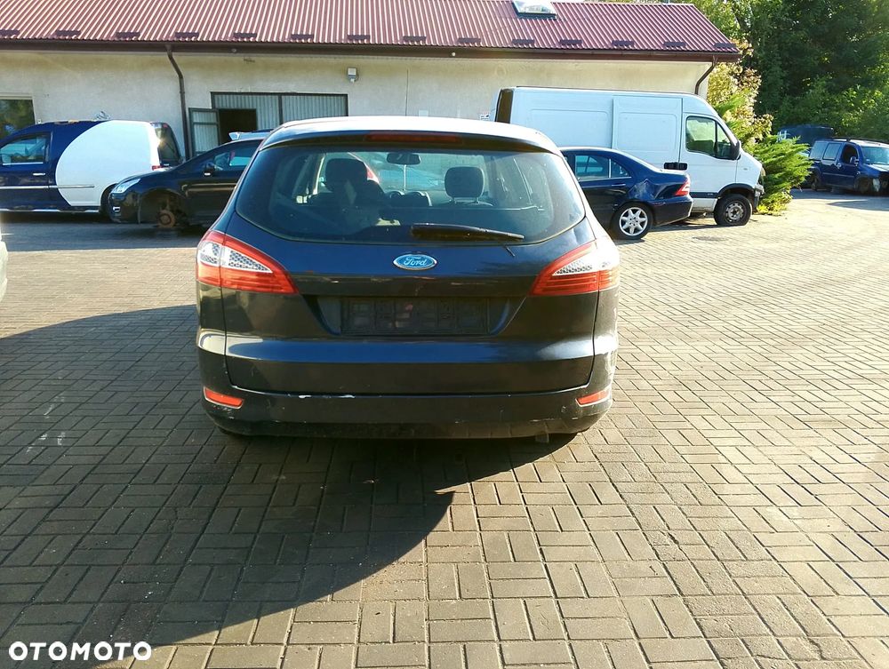 Ford Mondeo mk4 (07-10r.) 2.5 T 220KM. Silnik C25KDTD Skrzynia M66 lakier C6 – Sea Grey (metallic).Cały na części. GWARANCJA !!!  Przód Tył Zestaw Komplet Drzwi Klapa Zderzak Błotnik Maska Grill Atrapa Szyba Pas Lampa Lusterko Boczki Fotel Kanapa Kokpit Deska Rozdzielcza Przełącznik Włącznik Sterownik Przewody Wiązka Instalacja Moduł Komputer Czujnik Listwa Pompa Alternator Wtryski Głowica Rozrusznik Kompresor Sprzęgło Dwumas Silnik Skrzynia ABS Klimatyzacji Paliwa Wspomagania Kolektor Turbina Przepustnica Zawór Chłodnica Koło Hak Belka Sanki Zawieszenie Mcpherson Półoś Amortyzator Wydech Tłumik Zacisk Most - 3