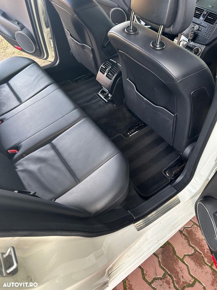Mercedes-Benz C 300 4-Matic - 10