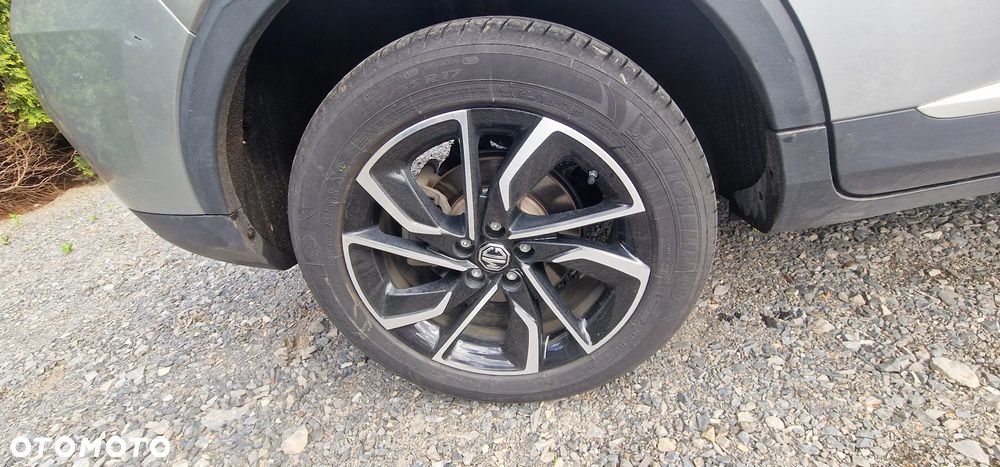 MG ZS - 11