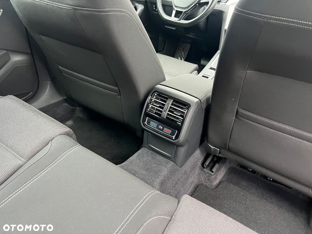 Volkswagen Passat - 19