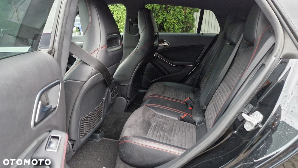 Mercedes-Benz CLA 200 7G-DCT AMG Line - 9