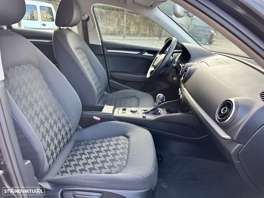 Audi A3 Sportback 1.6 TDI Attraction S tronic - 42