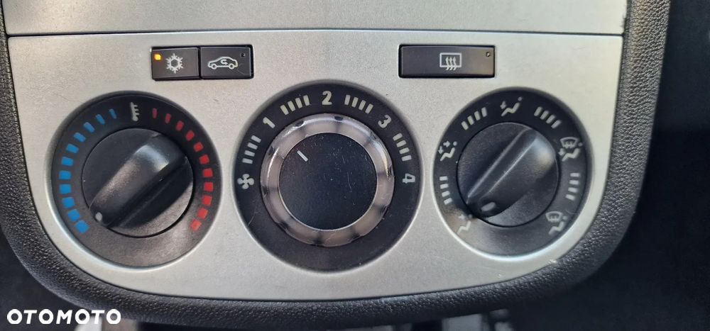 Opel Corsa 1.4 16V Active - 17