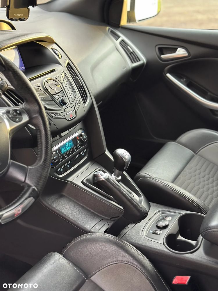Ford Focus ST - 9