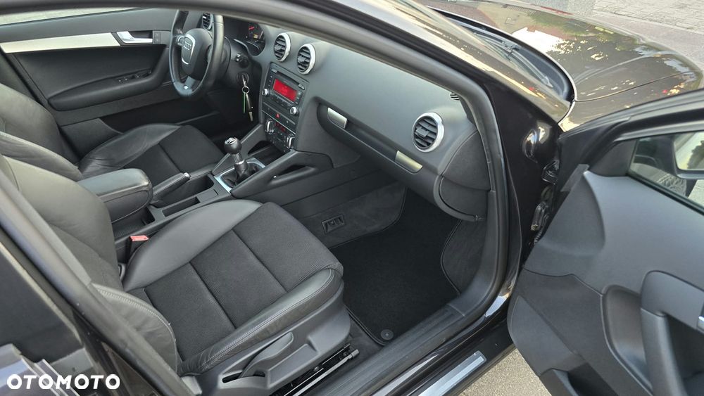 Audi A3 Sportback 1.4 TFSI S line Sportpaket - 18