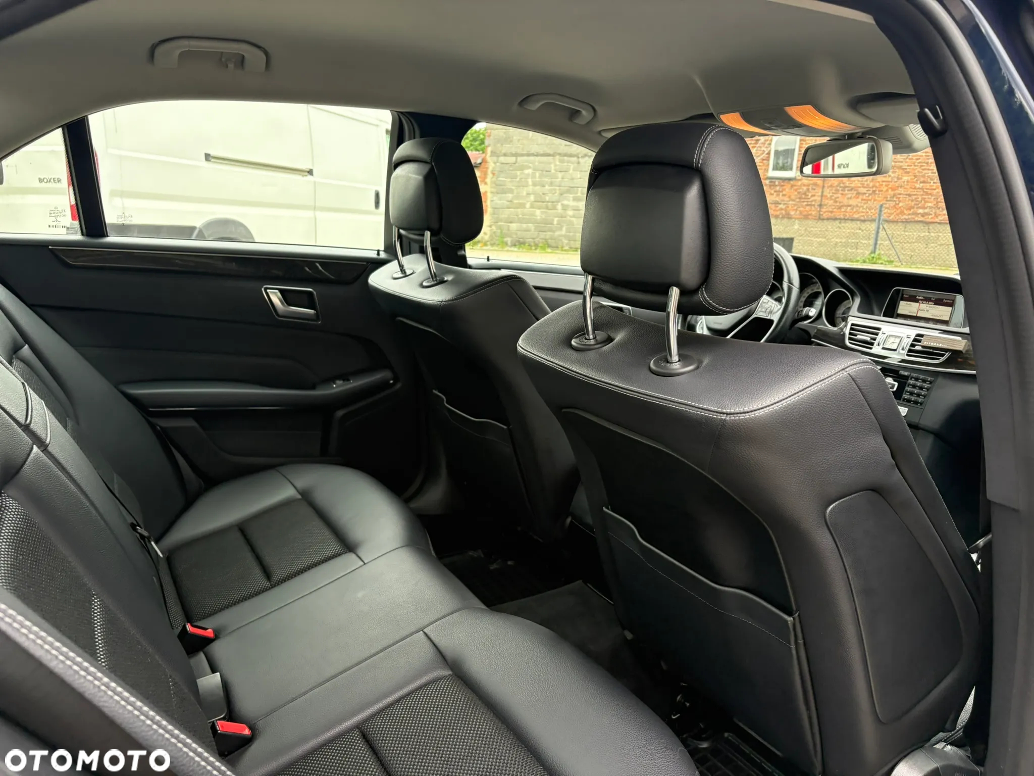 Mercedes-Benz Klasa E 300 T BlueTEC 9G-TRONIC - 12