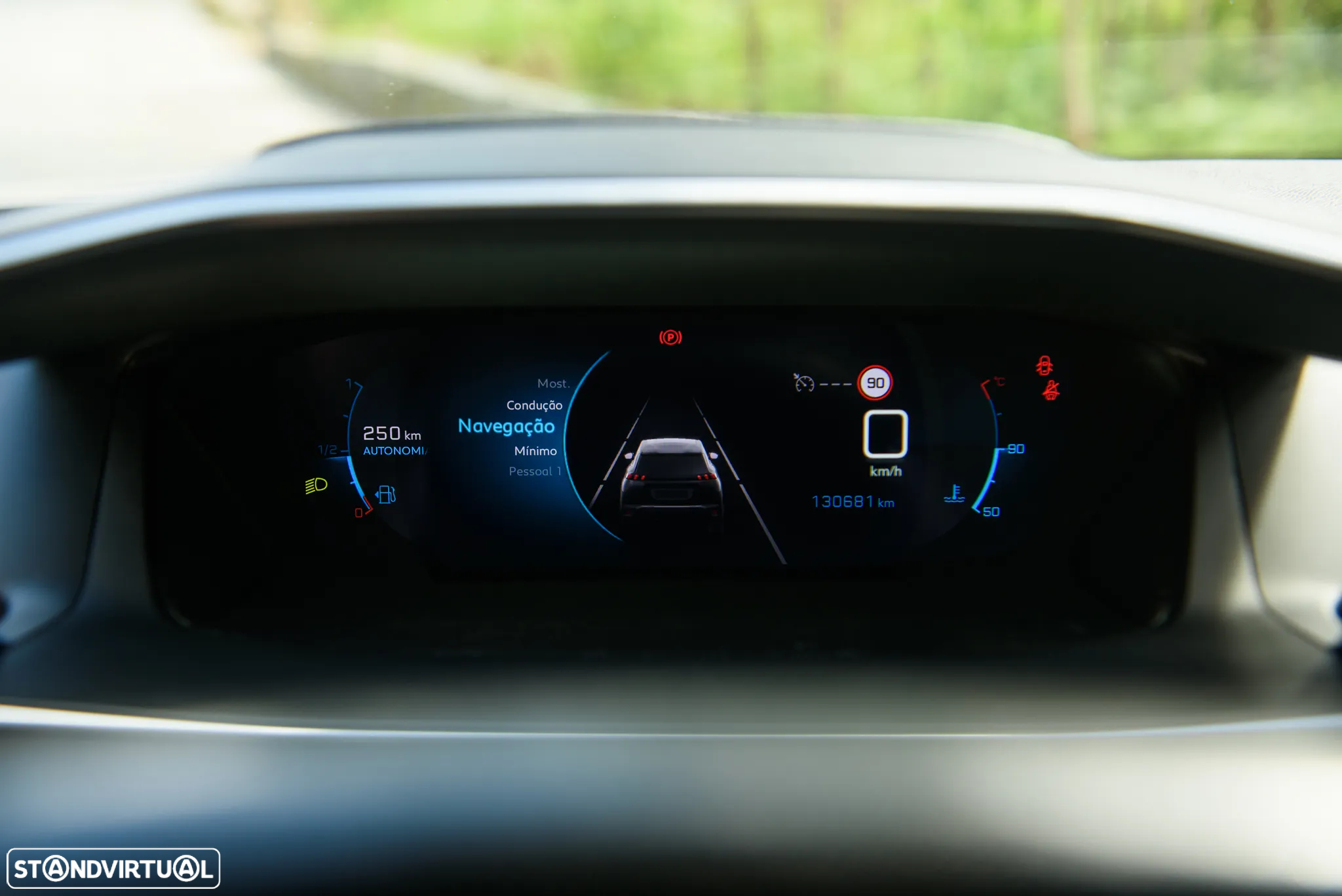Peugeot 2008 1.5 BlueHDi Allure Pack - 24