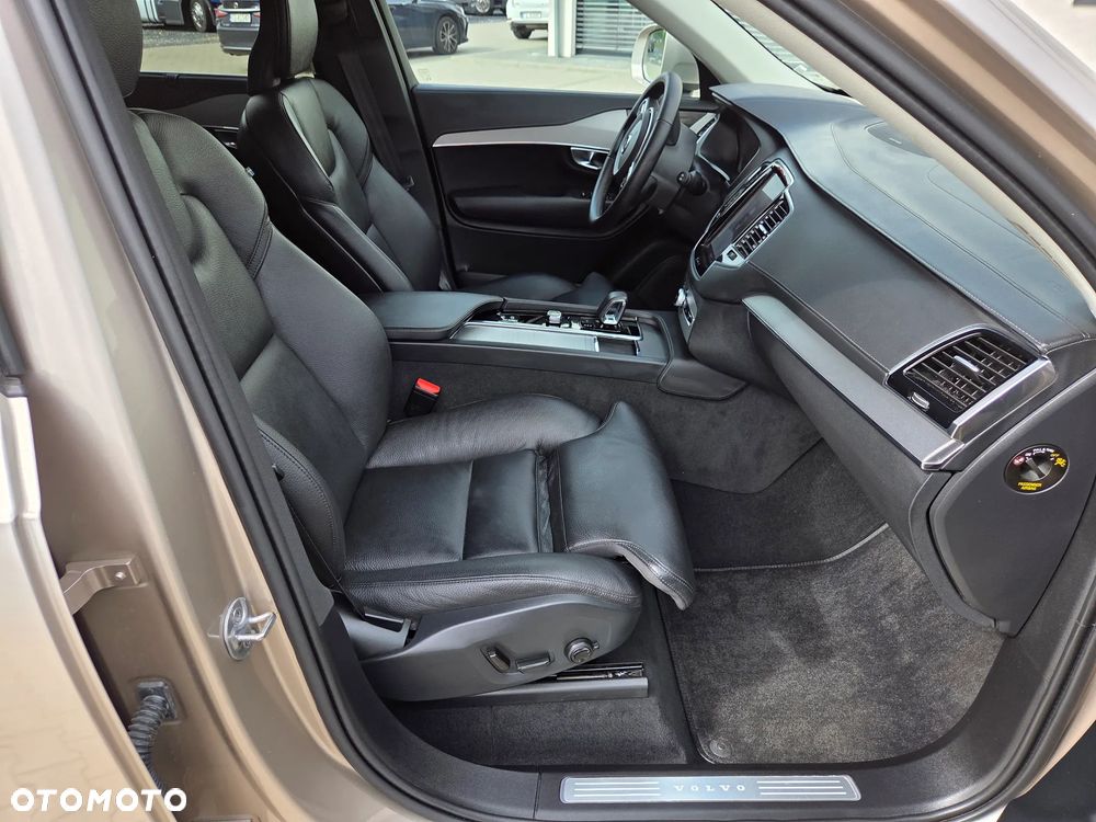 Volvo XC 90 B5 D AWD Plus Bright - 20