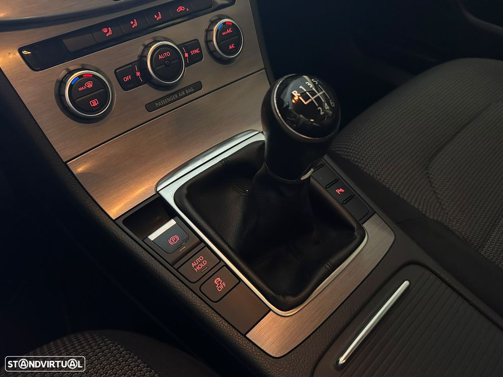 VW Passat Variant 1.6 TDI BlueMotion Comfortline - 28