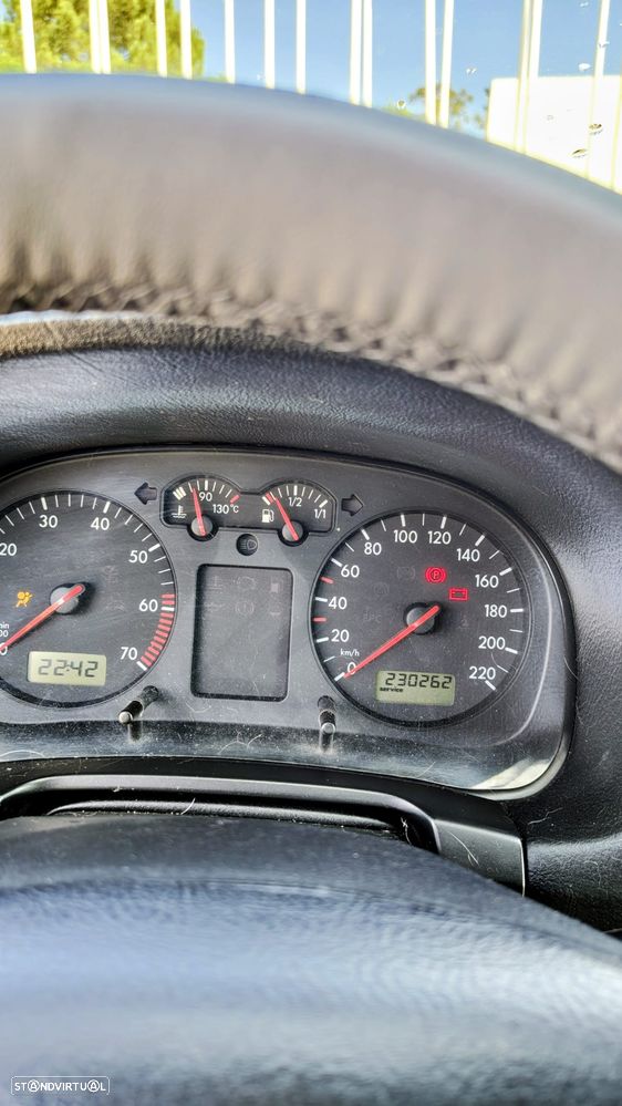 Volkswagen Golf 1.4i Confortline JE+AC — fotografia 5