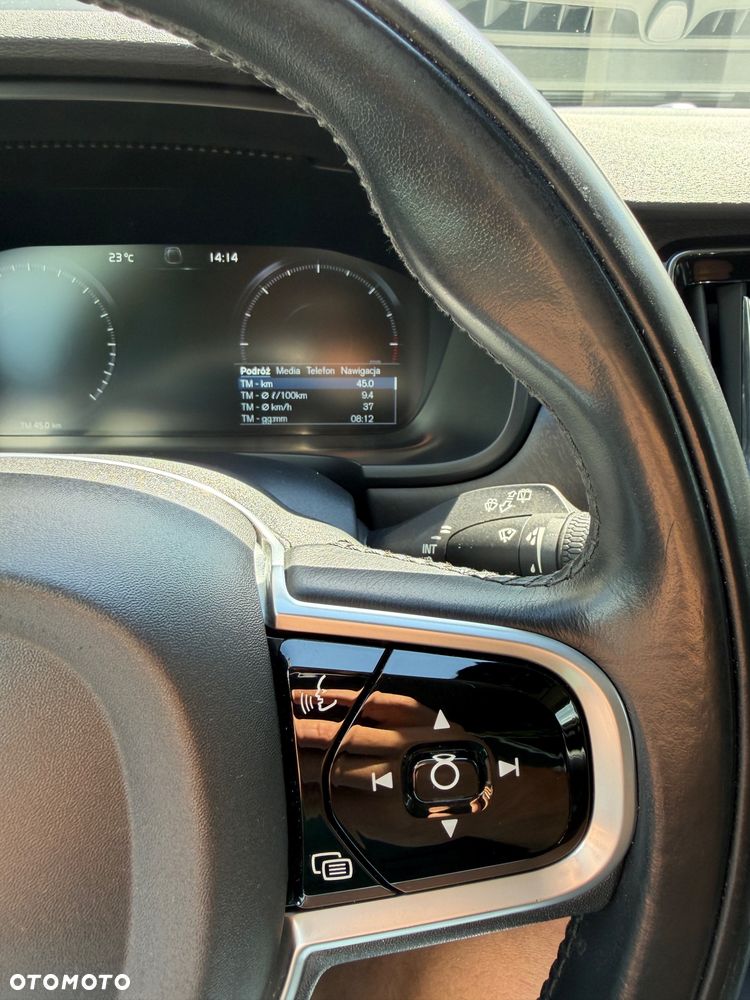 Volvo V90 D5 AWD Momentum - 23