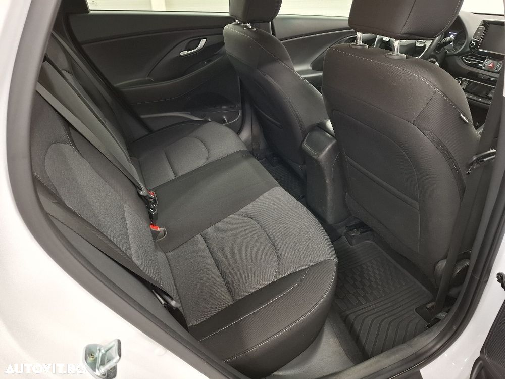 Hyundai i30 1.5 110CP 5DR M/T Highway - 14