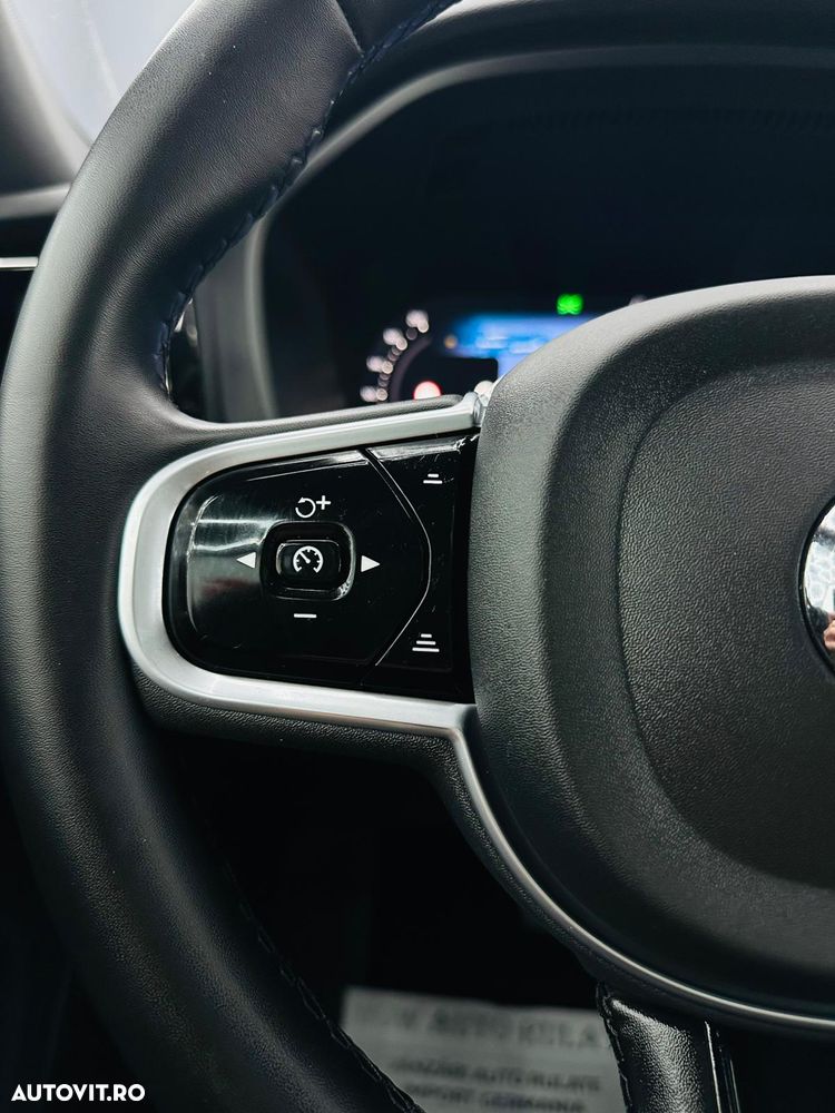 Volvo XC 60 B4 D Ultimate Dark - 36