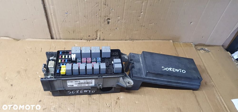 Skrzynka bezpieczników Kia Sorento I 91160-3E070 - 1