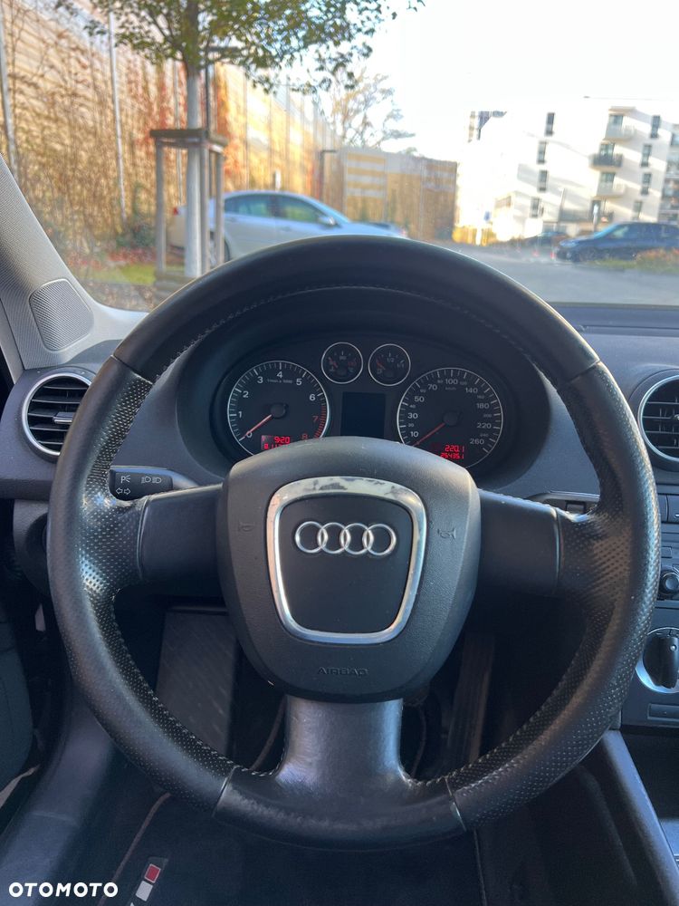 Audi A3 3-drzwiowe 1.6 Ambition - 9