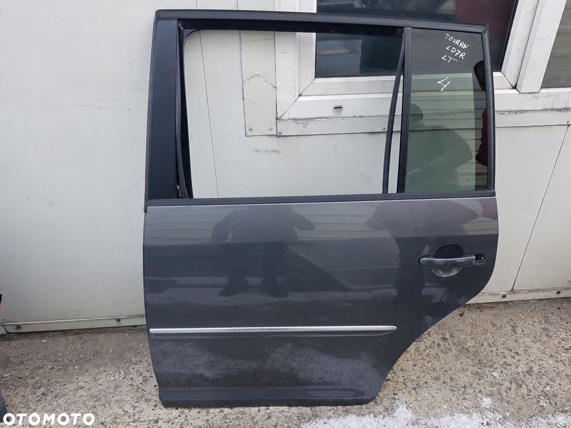 VW TOURAN 2 II 10-15r DRZWI LEWE TYŁ LD7R - 1
