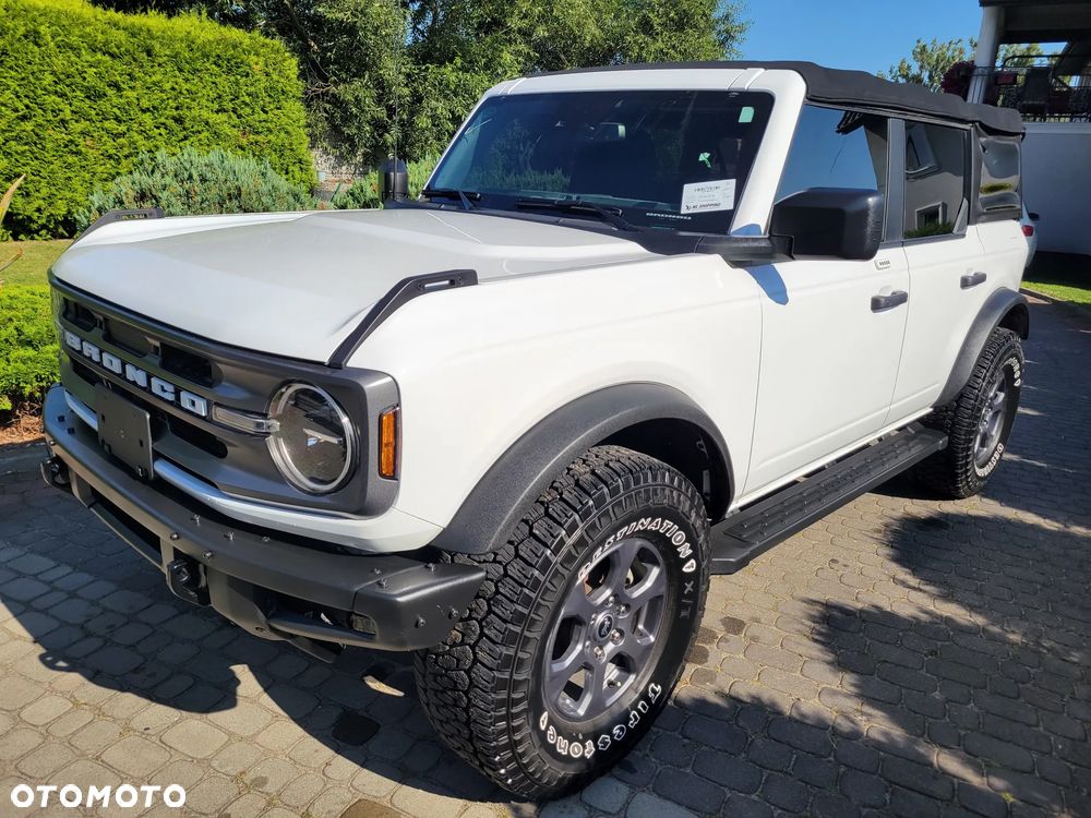 Ford Bronco - 1