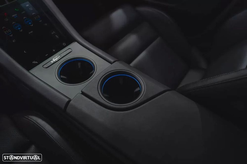 Porsche Taycan 4S - 36