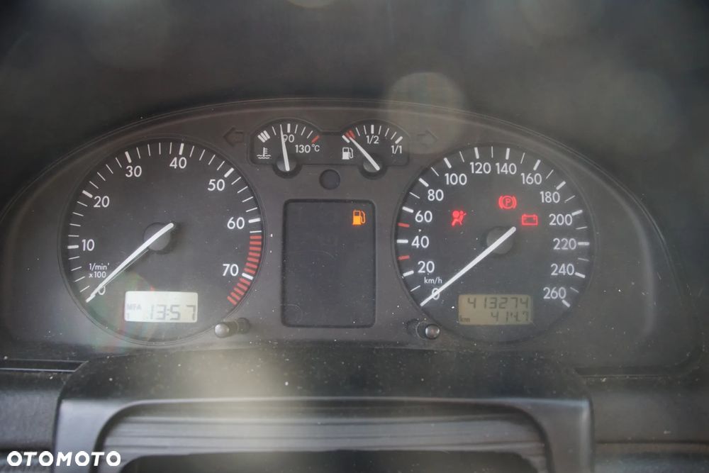 Auto na części - Volkswagen Passat B5 1.8 20V 125 KM ADR DHZ LL5Y 1997R Silnik Skrzynia Drzwi Maska Błotnik Zderzak Klapa Lampa Lusterko Klamka Szyba Deska Kokpit Sterownik Moduł Czujnik Licznik Panel Kierownica - 11