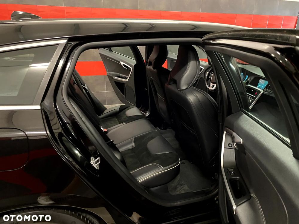 Volvo V60 D3 R-Design - 21