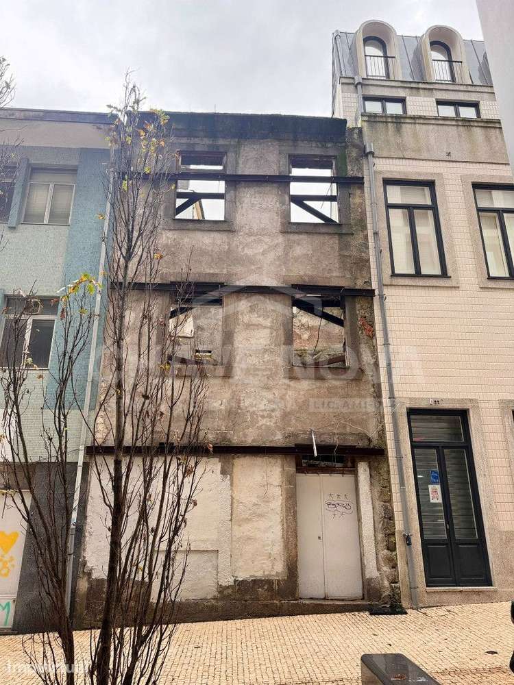 Prédio para recuperar com 4 pisos no centro histórico do Porto - Grande imagem: 5/5