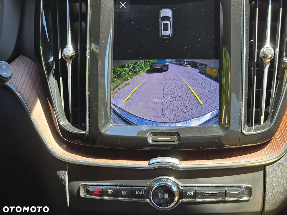 Volvo XC 60 B4 D AWD Plus Bright - 20