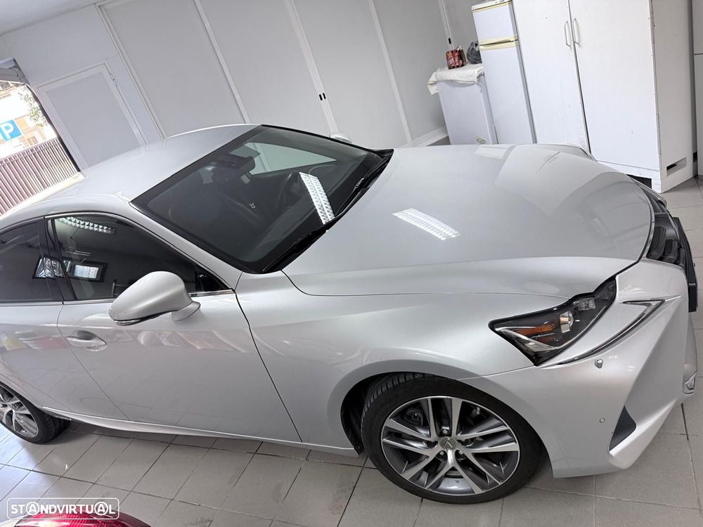 Lexus IS 300H - 1
