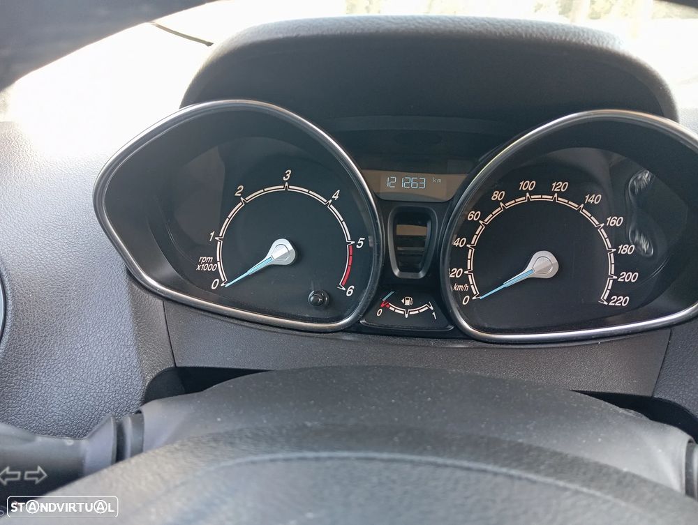 Ford Tourneo Courier 1.5 TDCi Titanium - 18