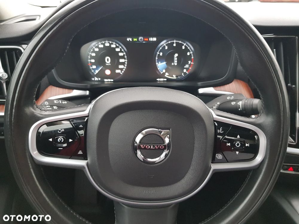 Volvo S60 T5 AWD Momentum Pro - 25