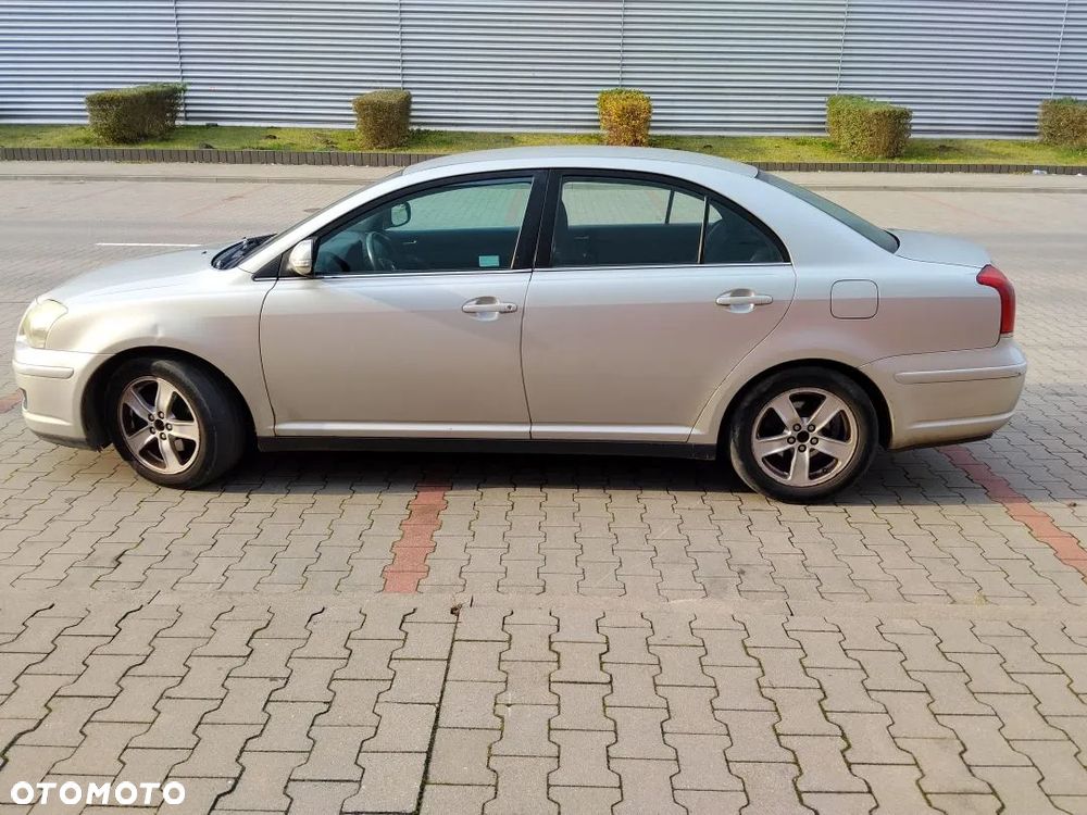 Toyota Avensis 1.8 VVT-i Sol - 4