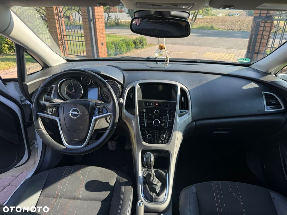 Opel Astra 1.4 150 Jahre - 13