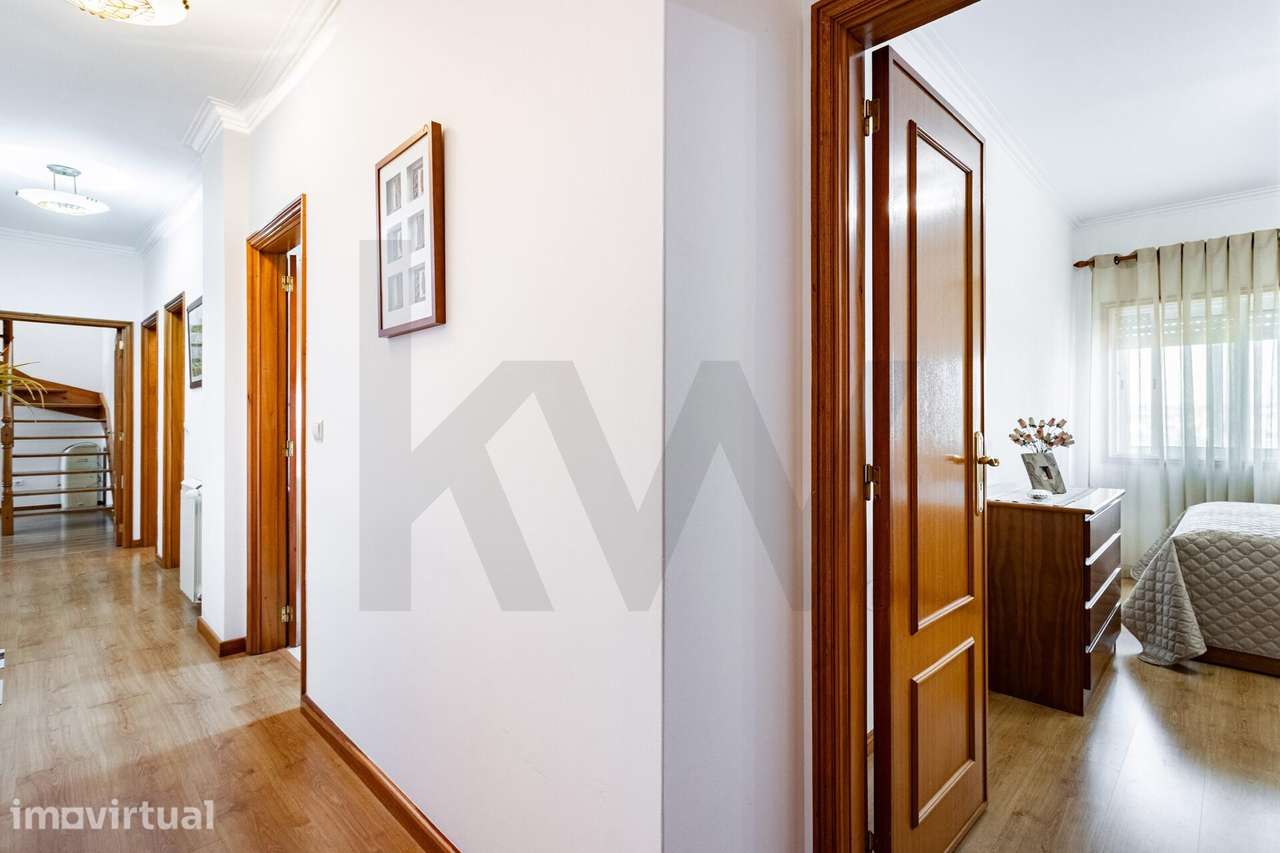 Apartamento T4 Duplex no Centro de Ovar – Espaço, Luz e Conforto - Grande imagem: 3/42