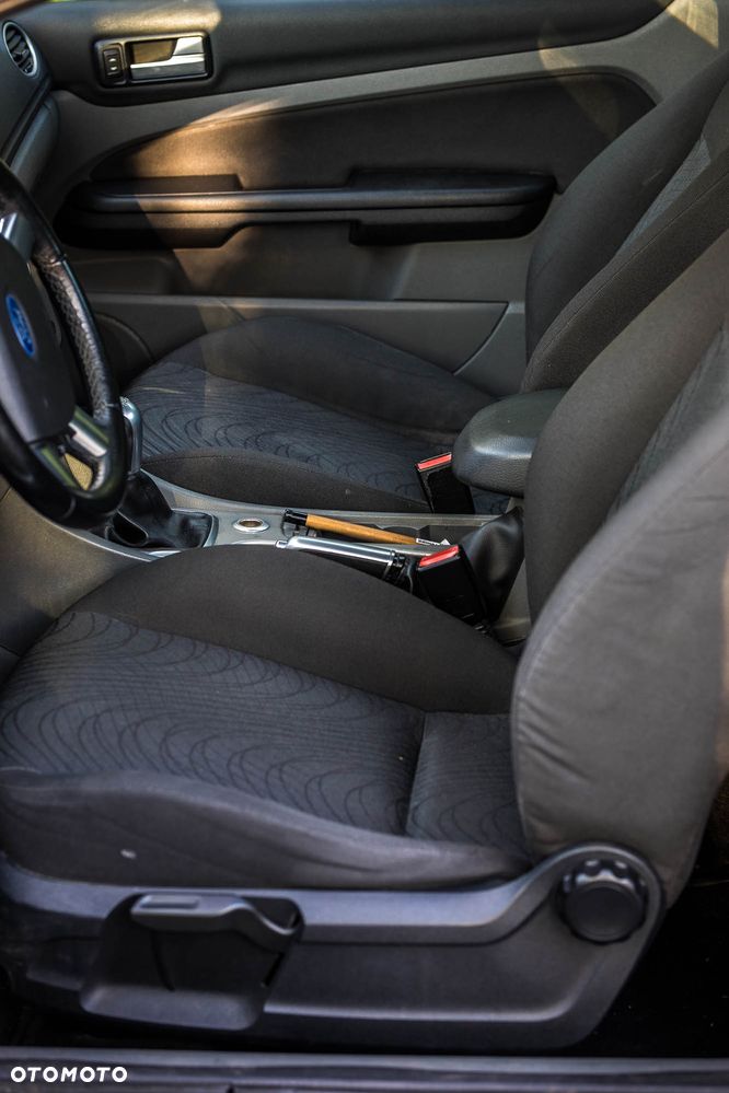 Ford Focus 1.6 16V Trend - 10