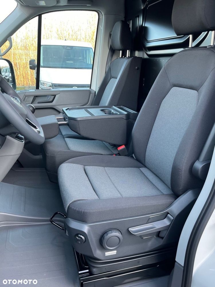 Volkswagen Crafter 35 Furgon z wysokim dachem silnik: 2,0 l EU6 SCR 140 KM / skrzynia biegów: Przedni napęd manualna 6-biegowa rozstaw osi: 4490 mm - 9